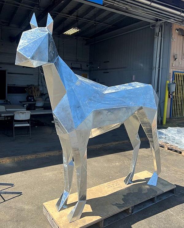 Horse Sculpture x600